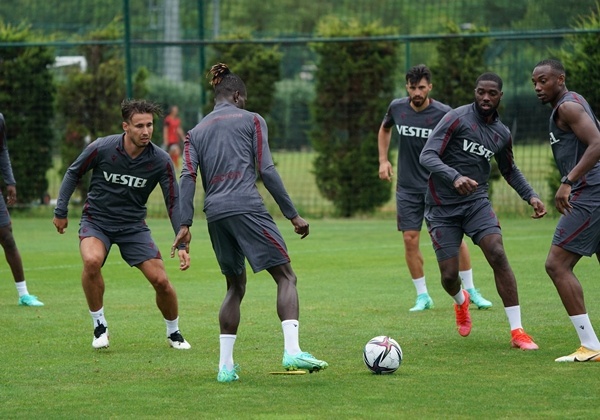 Trabzonspor yağmur altında çalıştı 23