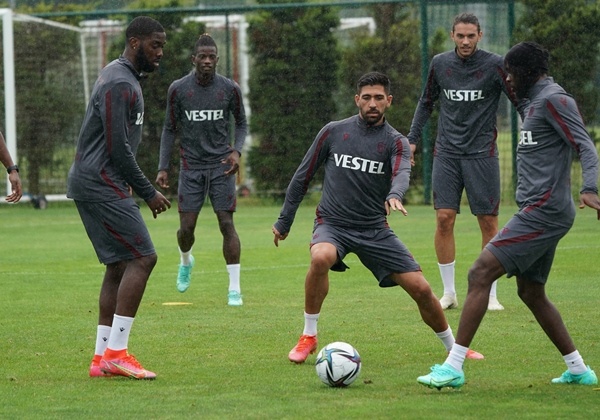 Trabzonspor yağmur altında çalıştı 35