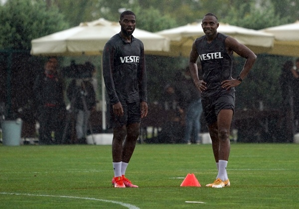 Trabzonspor yağmur altında çalıştı 33