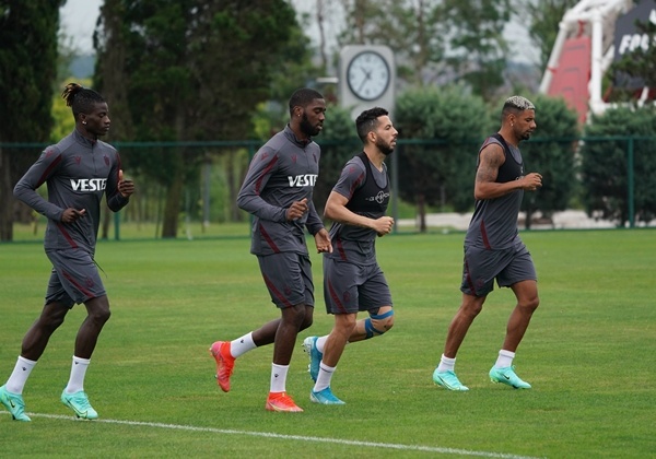 Trabzonspor yağmur altında çalıştı 13