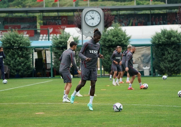 Trabzonspor yağmur altında çalıştı 25