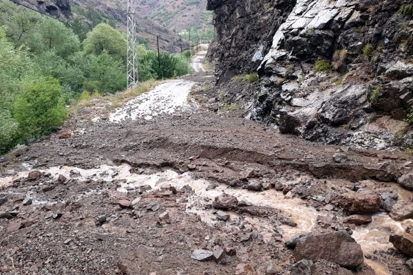 Gümüşhane'yi sel vurdu! Sadece 10 dakika 3