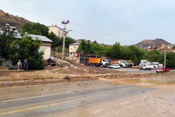 Gümüşhane'yi sel vurdu! Sadece 10 dakika 21