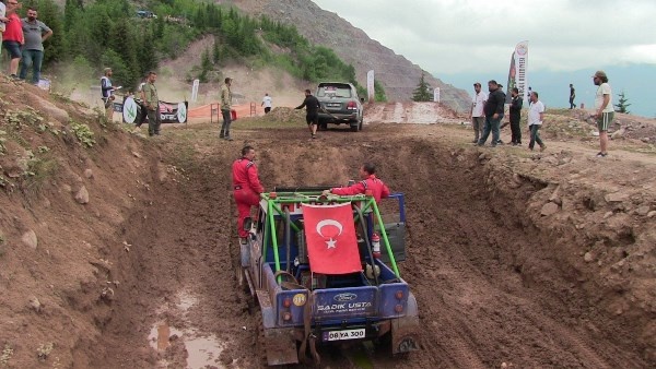 Artvin'de Off Road yarışları nefes kesti 4