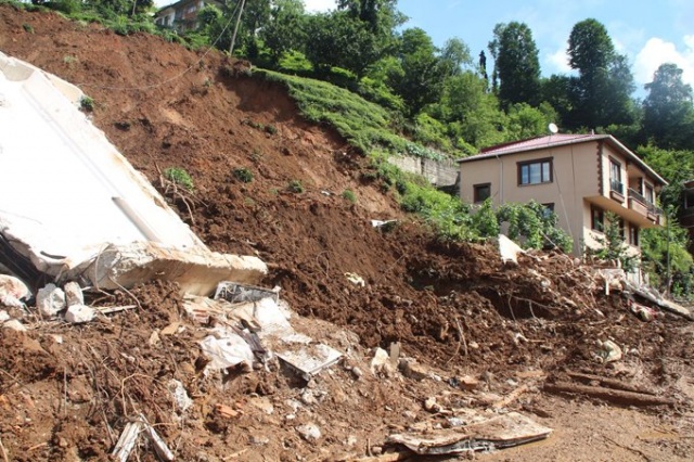 Selde kaybolan 2 kişiyi arama çalışmaları devam ediyor 8