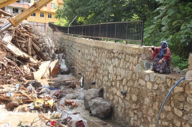 Selde kaybolan 2 kişiyi arama çalışmaları devam ediyor 10