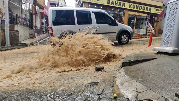 Gümüşhane’de kuvvetli sağanak etkili oldu. 2