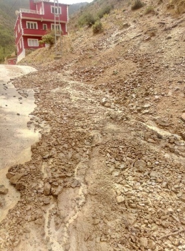 Gümüşhane’de kuvvetli sağanak etkili oldu. 12