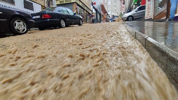 Gümüşhane’de kuvvetli sağanak etkili oldu. 8