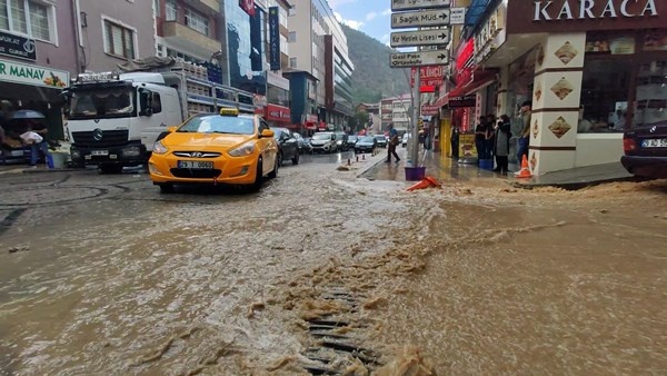 Gümüşhane’de kuvvetli sağanak etkili oldu. 7