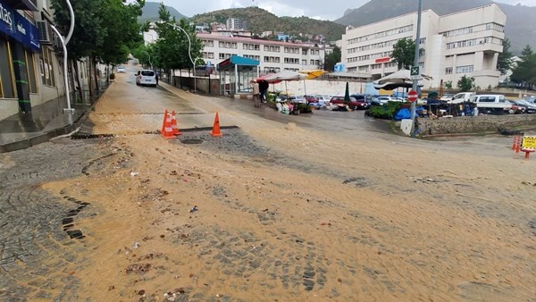 Gümüşhane’de kuvvetli sağanak etkili oldu. 6