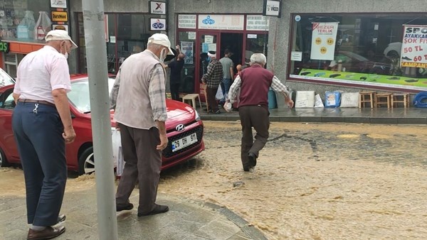 Gümüşhane’de kuvvetli sağanak etkili oldu. 15