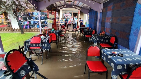 Gümüşhane’de kuvvetli sağanak etkili oldu. 10