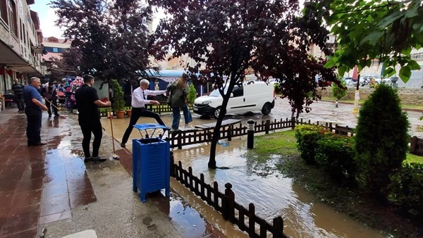 Gümüşhane’de kuvvetli sağanak etkili oldu. 9