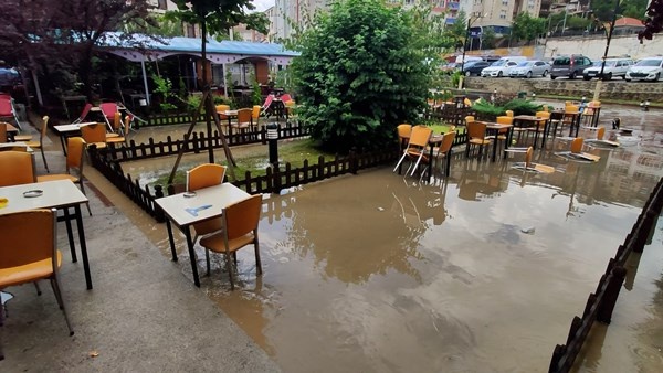 Gümüşhane’de kuvvetli sağanak etkili oldu. 11