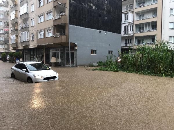 Arhavi'de sağanağın ardından iki mahalleyi su bastı 9