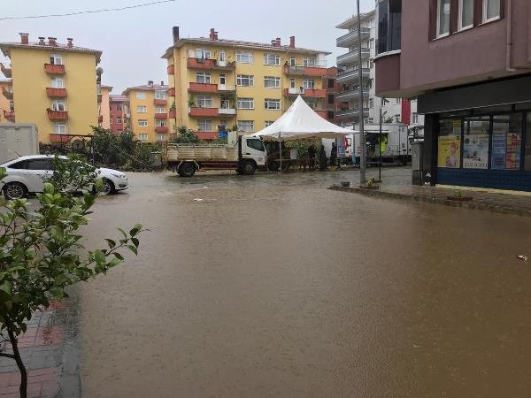 Arhavi'de sağanağın ardından iki mahalleyi su bastı 14