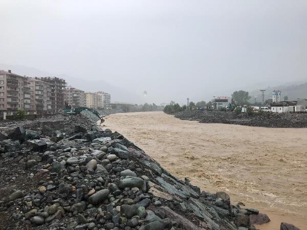 Arhavi'de sağanağın ardından iki mahalleyi su bastı 23
