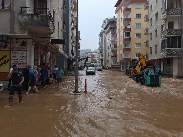 Arhavi'de sağanağın ardından iki mahalleyi su bastı 20