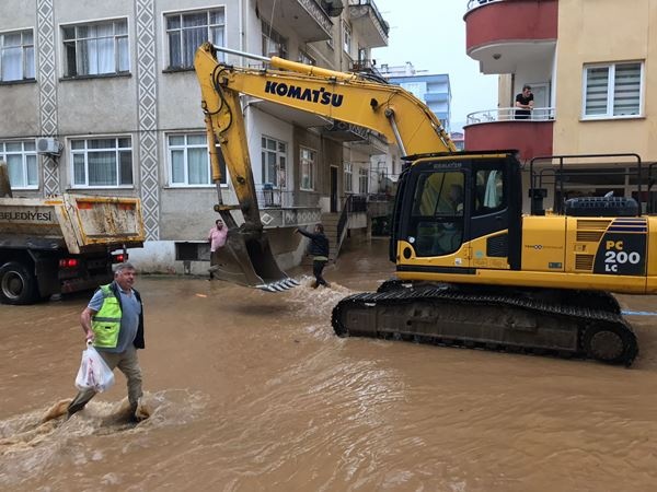 Arhavi'de sağanağın ardından iki mahalleyi su bastı 28