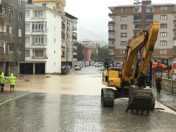 Arhavi'de sağanağın ardından iki mahalleyi su bastı 26