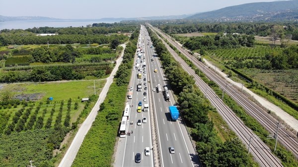Trabzon plakalı otobüse arkadan çarptı! Yaralılar var 10
