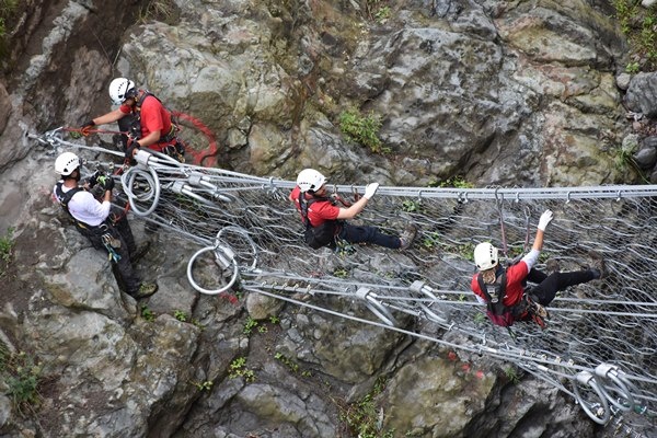 Trabzon'da sel ve heyelanlara 'Moloz bariyeri' önlemi 17