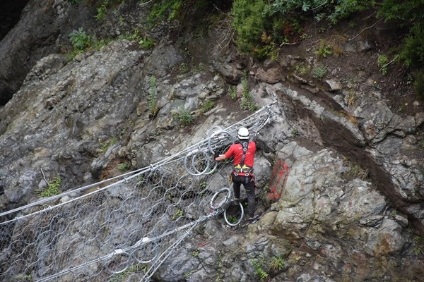 Trabzon'da sel ve heyelanlara 'Moloz bariyeri' önlemi 7