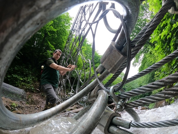 Trabzon'da sel ve heyelanlara 'Moloz bariyeri' önlemi 24