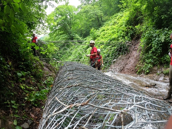 Trabzon'da sel ve heyelanlara 'Moloz bariyeri' önlemi 21