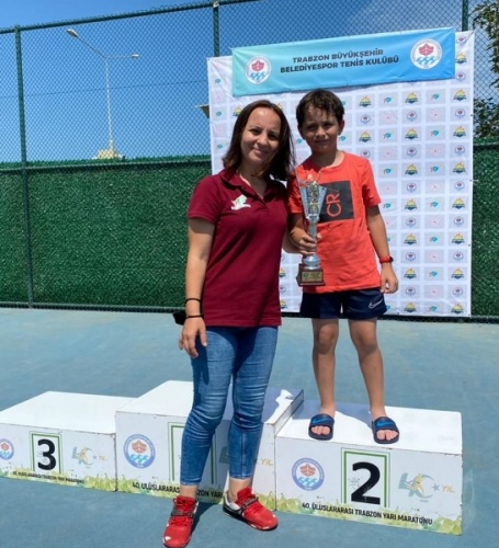 Trabzon'da tenis turnuvası nefes kesti 5
