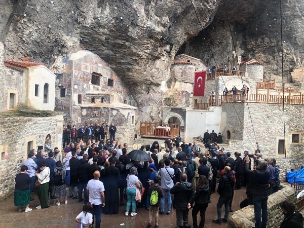 Sümela Manastırı'nda ayin! “Pandemiden, sel ve yangınlardan zarar görenlerin iyileşmesi için şifa diledik” 5