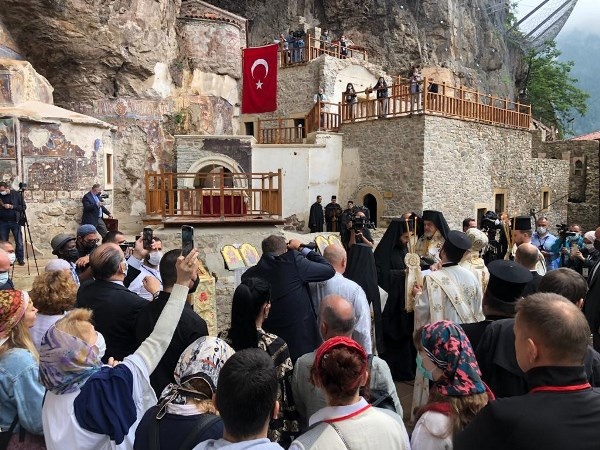 Sümela Manastırı'nda ayin! “Pandemiden, sel ve yangınlardan zarar görenlerin iyileşmesi için şifa diledik” 8