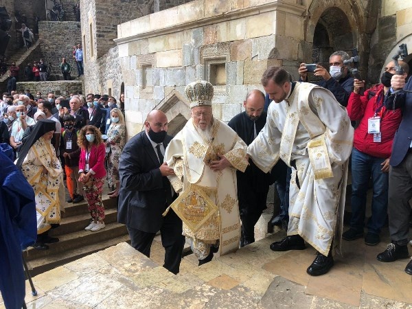 Sümela Manastırı'nda ayin! “Pandemiden, sel ve yangınlardan zarar görenlerin iyileşmesi için şifa diledik” 6