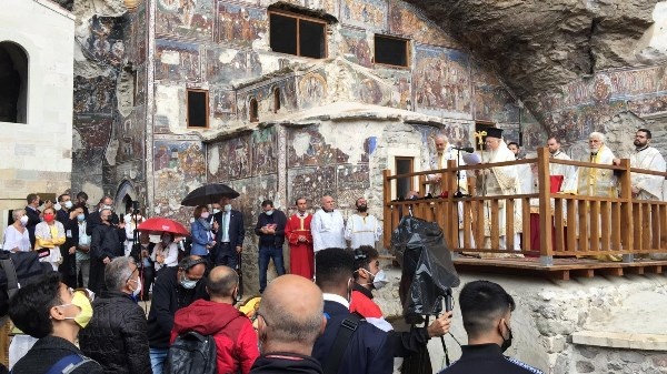 Sümela Manastırı'nda ayin! “Pandemiden, sel ve yangınlardan zarar görenlerin iyileşmesi için şifa diledik” 7