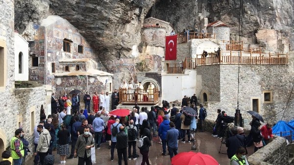 Sümela Manastırı'nda ayin! “Pandemiden, sel ve yangınlardan zarar görenlerin iyileşmesi için şifa diledik” 9
