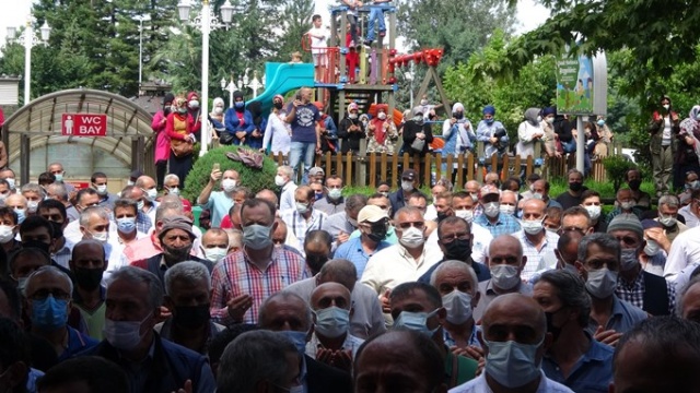 Karadenizli şarkıcı Cimilli İbo son yolculuğuna uğurlandı 12