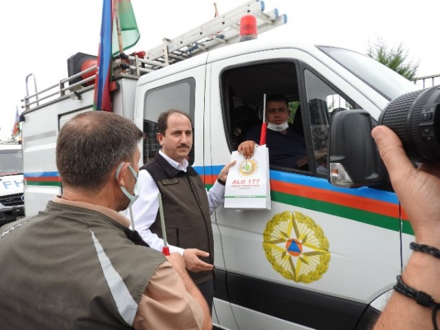 Evlerine dönen Azeri İtfaiyeciler Vakfıkebir Ekmeği ile uğurlandı 2