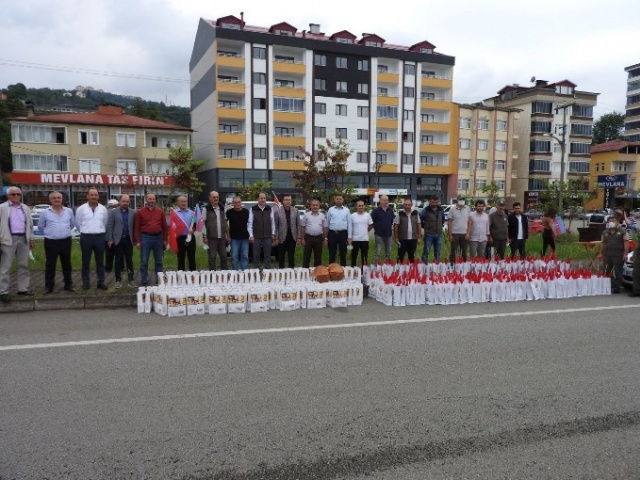 Evlerine dönen Azeri İtfaiyeciler Vakfıkebir Ekmeği ile uğurlandı 6