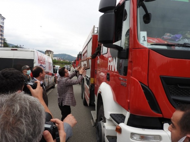 Evlerine dönen Azeri İtfaiyeciler Vakfıkebir Ekmeği ile uğurlandı 5