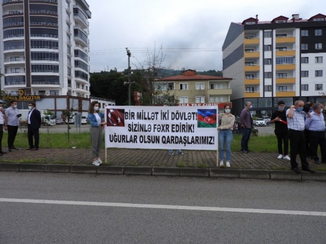 Evlerine dönen Azeri İtfaiyeciler Vakfıkebir Ekmeği ile uğurlandı 7