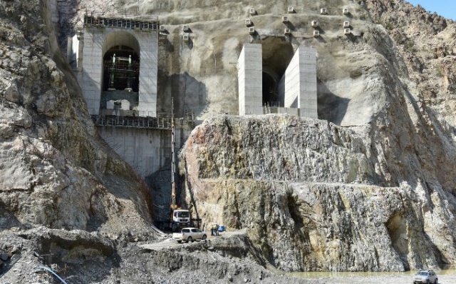 Türkiye’nin en büyük barajı 600 bin kişiye enerji sağlayacak 10