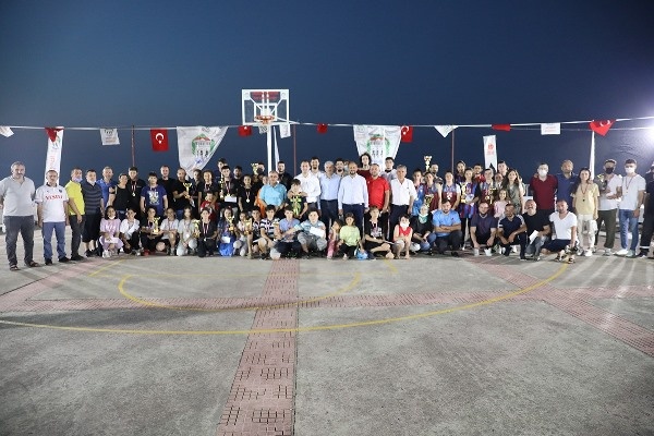 Akçaabat’ta 3x3 sokak basketbolu ve 3 sayı turnuvası sahiplerini buldu. 8