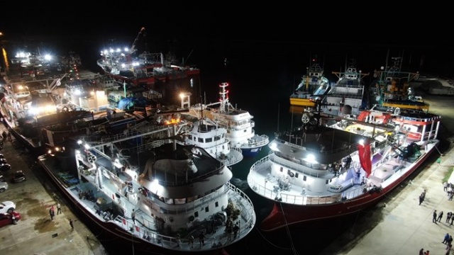 Trabzonlu balıkçılar ağlarını denizle buluşturdu 7