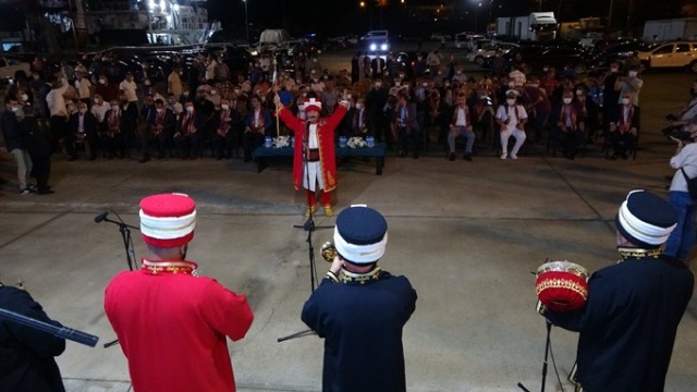 Trabzonlu balıkçılar ağlarını denizle buluşturdu 12