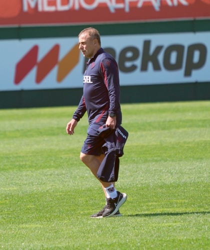 Trabzonspor, Galatasaray Maçı Öncesi Hazırlıklarını Sıkı Tempoyla Sürdürüyor 3