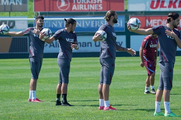 Trabzonspor, Galatasaray Maçı Öncesi Hazırlıklarını Sıkı Tempoyla Sürdürüyor 9