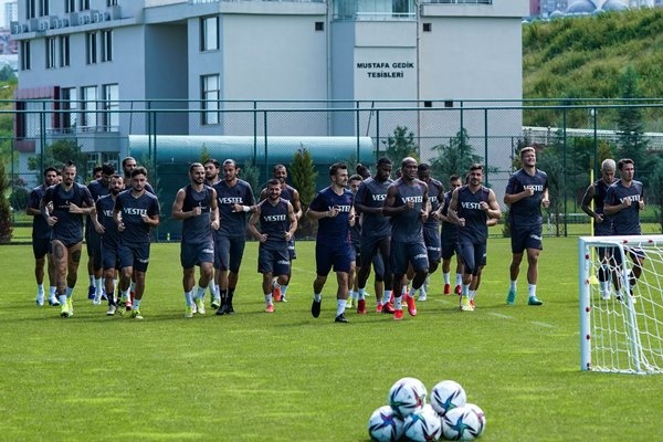Trabzonspor, Galatasaray derbisi öncesi hazırlıklarını sürdürdü 2