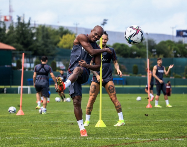 Trabzonspor, Galatasaray derbisi öncesi hazırlıklarını sürdürdü 13