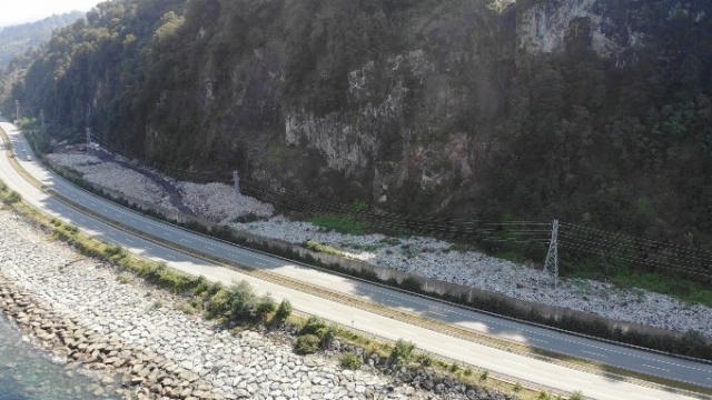 Karadeniz Sahil Yolu çöp yolu oldu! 6